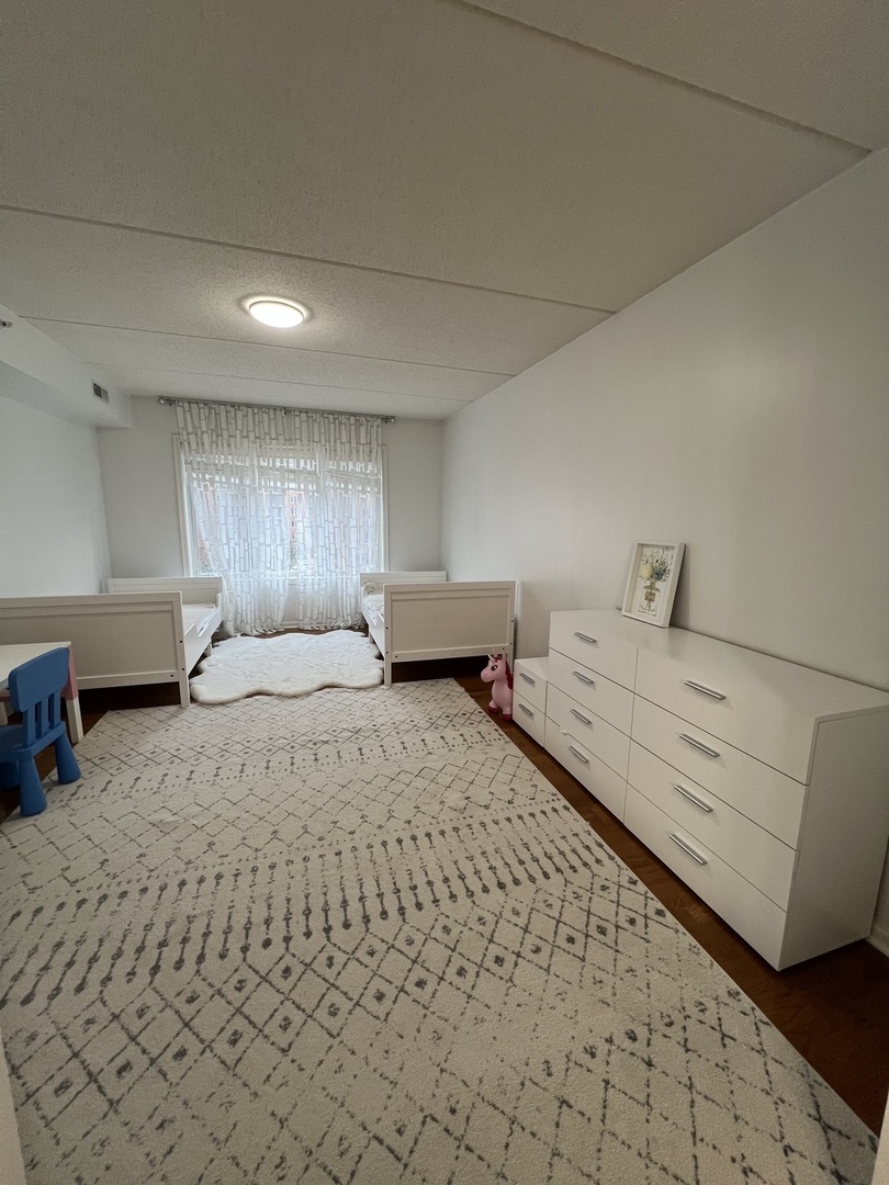 390 S Western Avenue Unit: 401