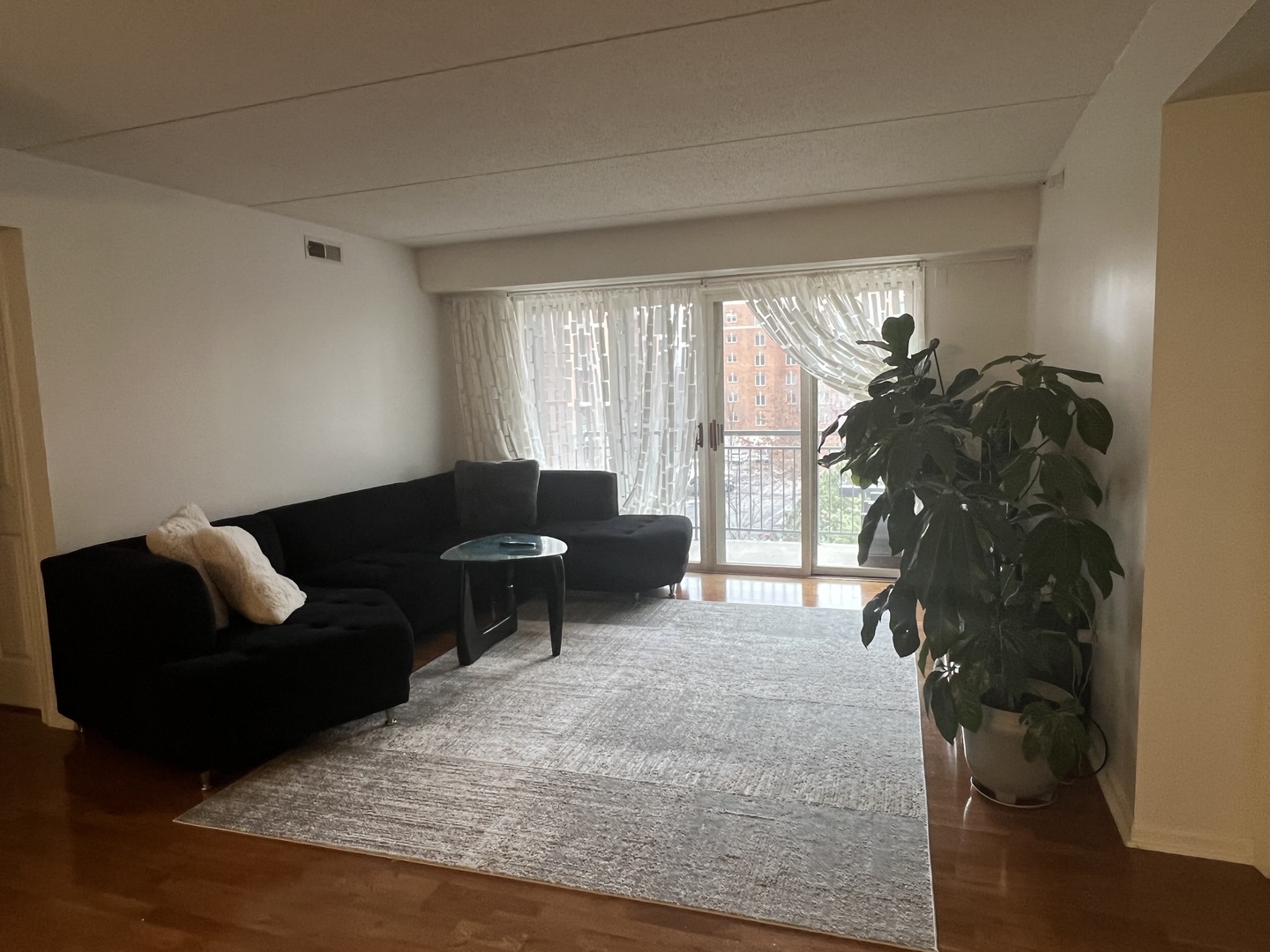 390 S Western Avenue Unit: 401