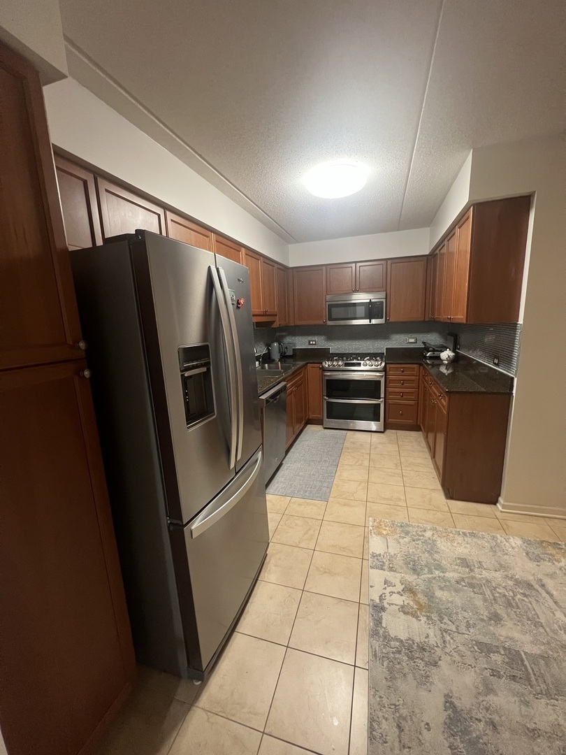 390 S Western Avenue Unit: 401