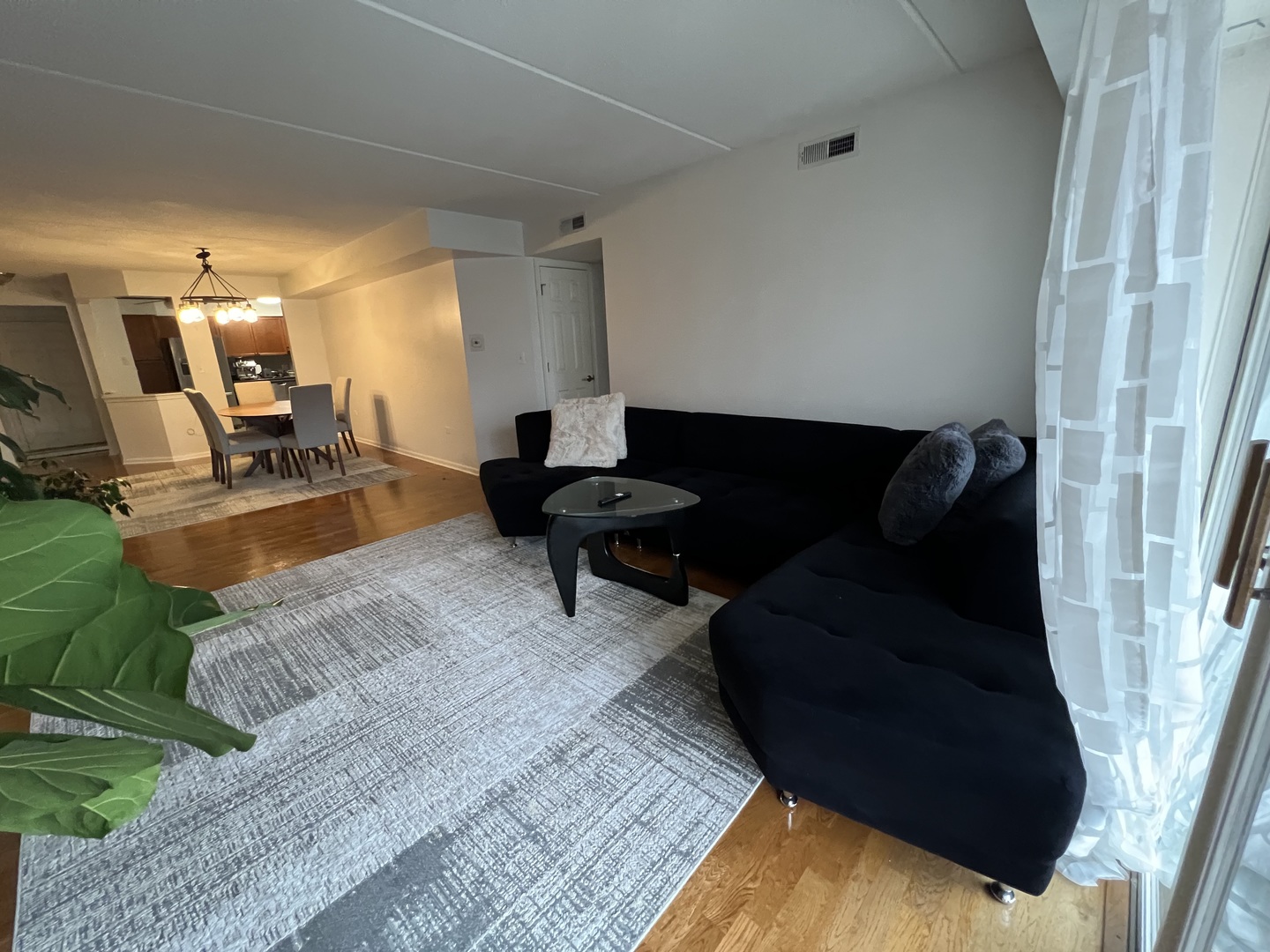 390 S Western Avenue Unit: 401