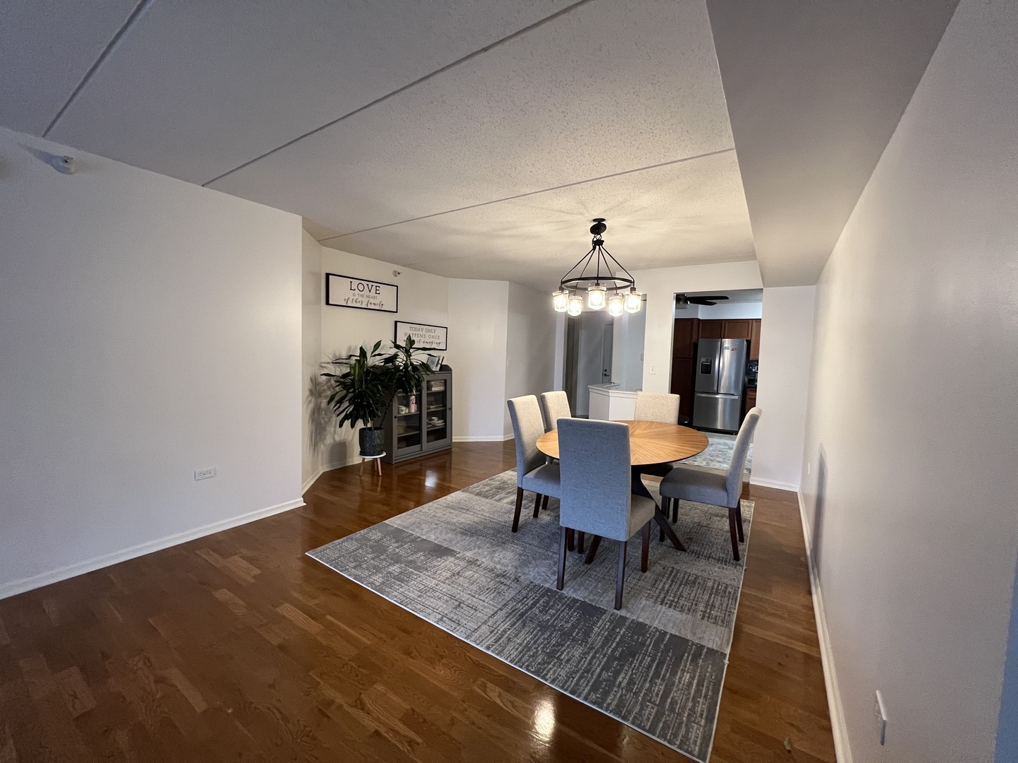 390 S Western Avenue Unit: 401