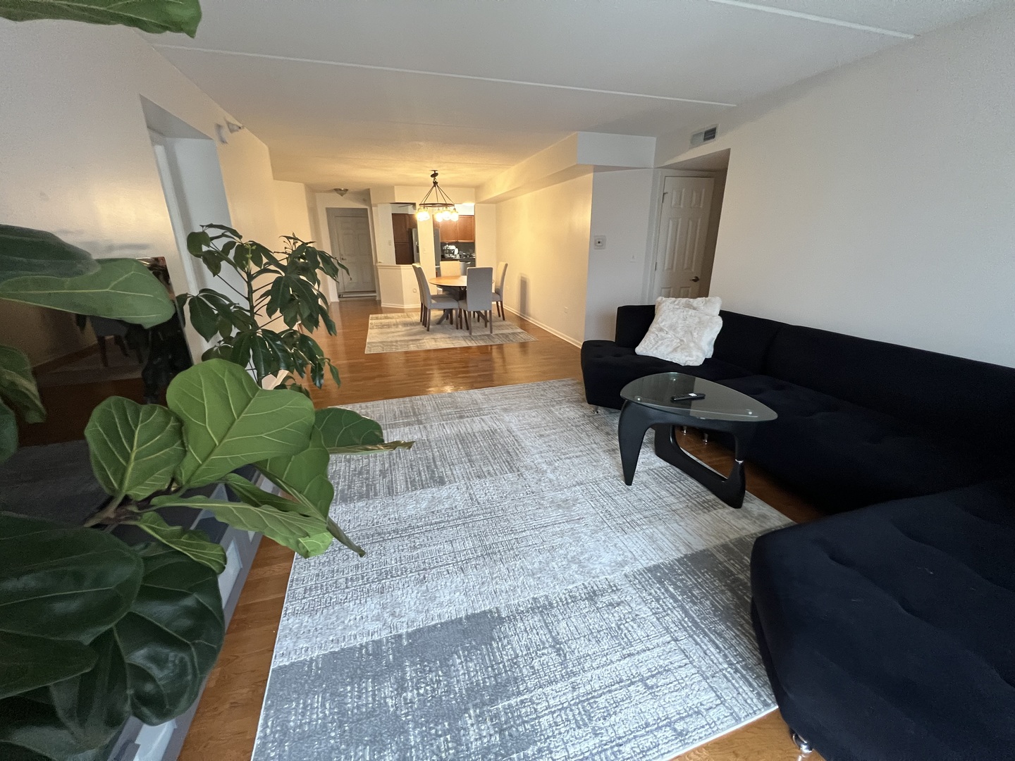 390 S Western Avenue Unit: 401