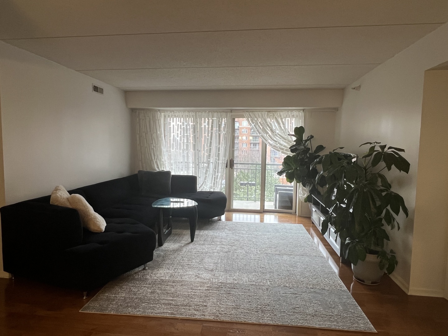 390 S Western Avenue Unit: 401