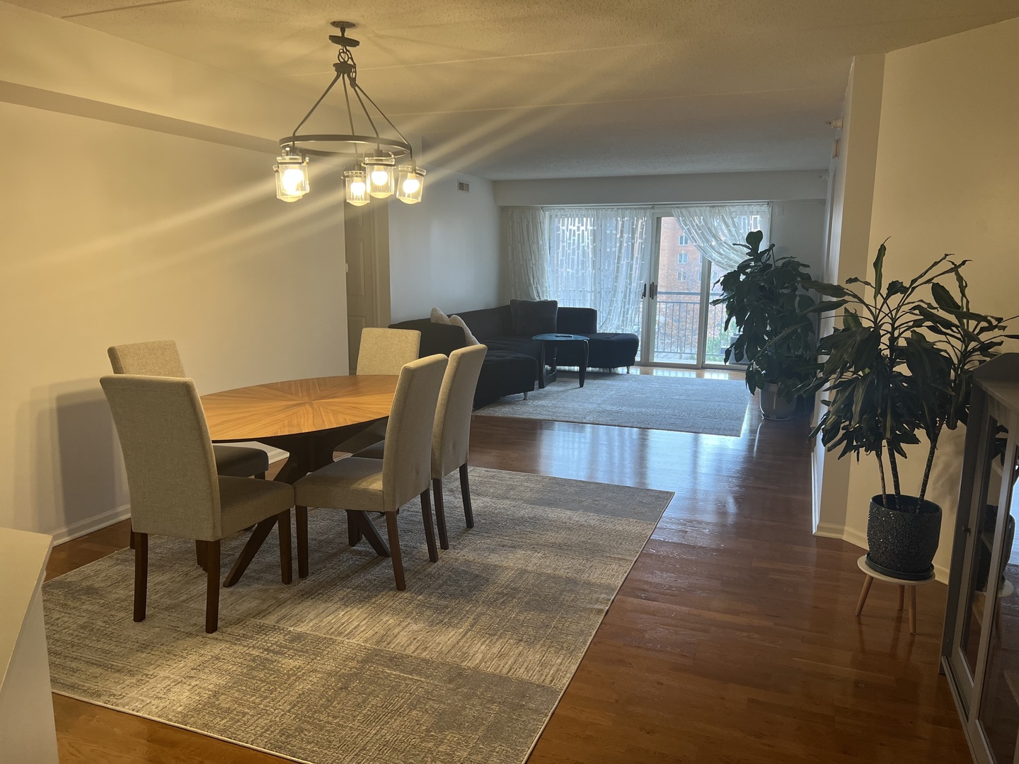 390 S Western Avenue Unit: 401