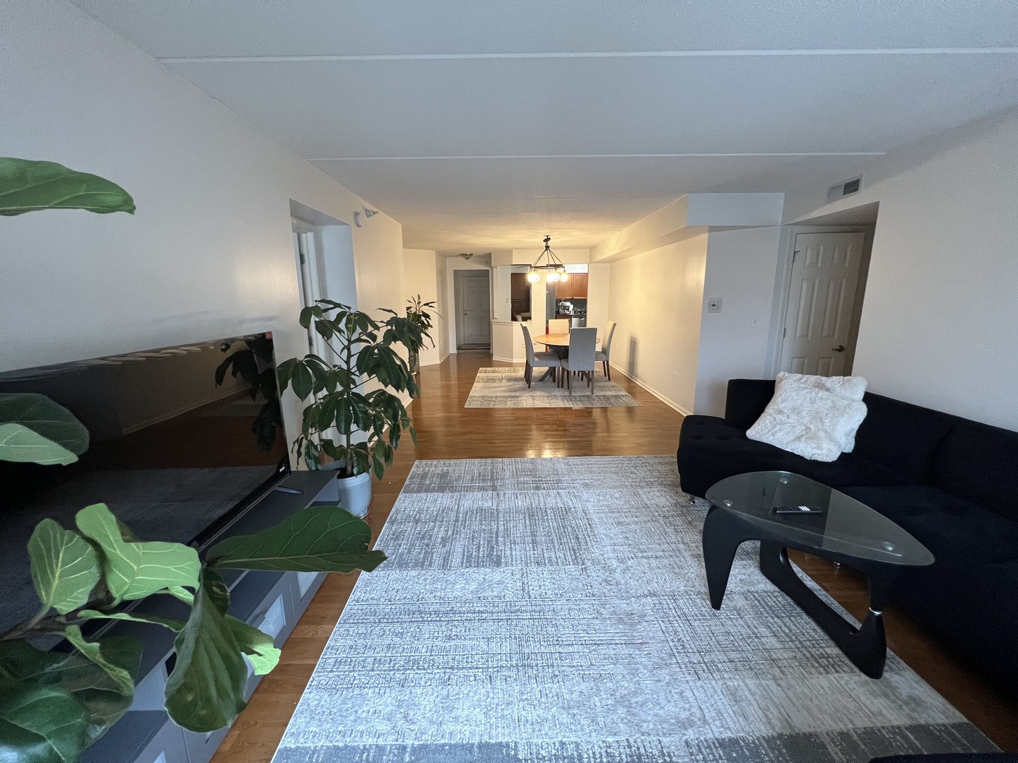 390 S Western Avenue Unit: 401