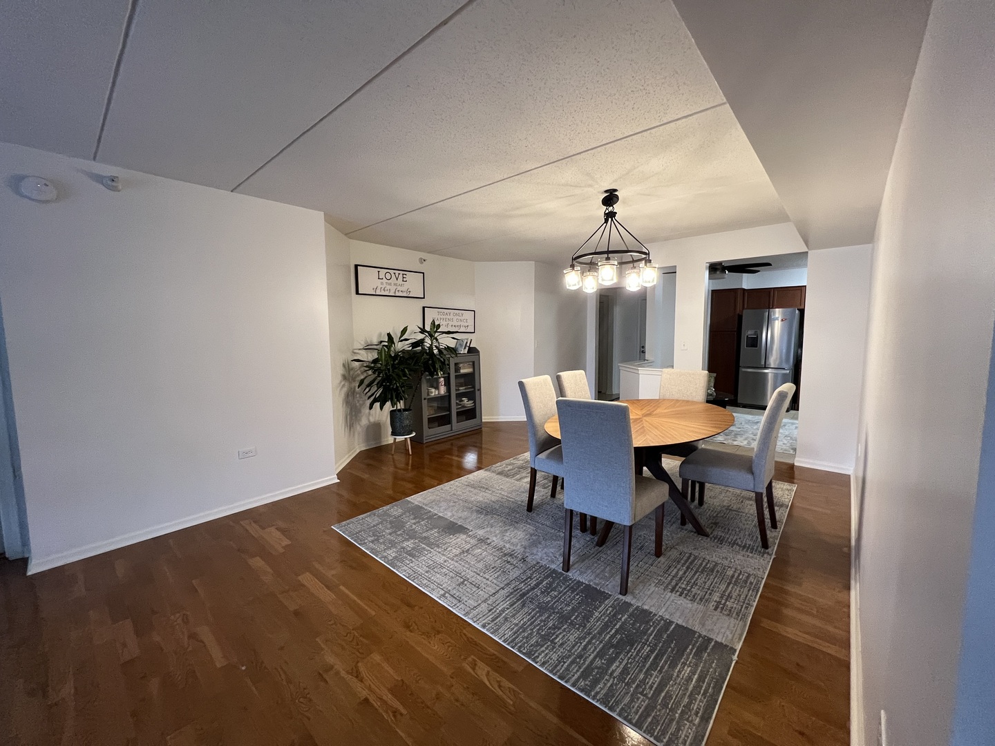 390 S Western Avenue Unit: 401
