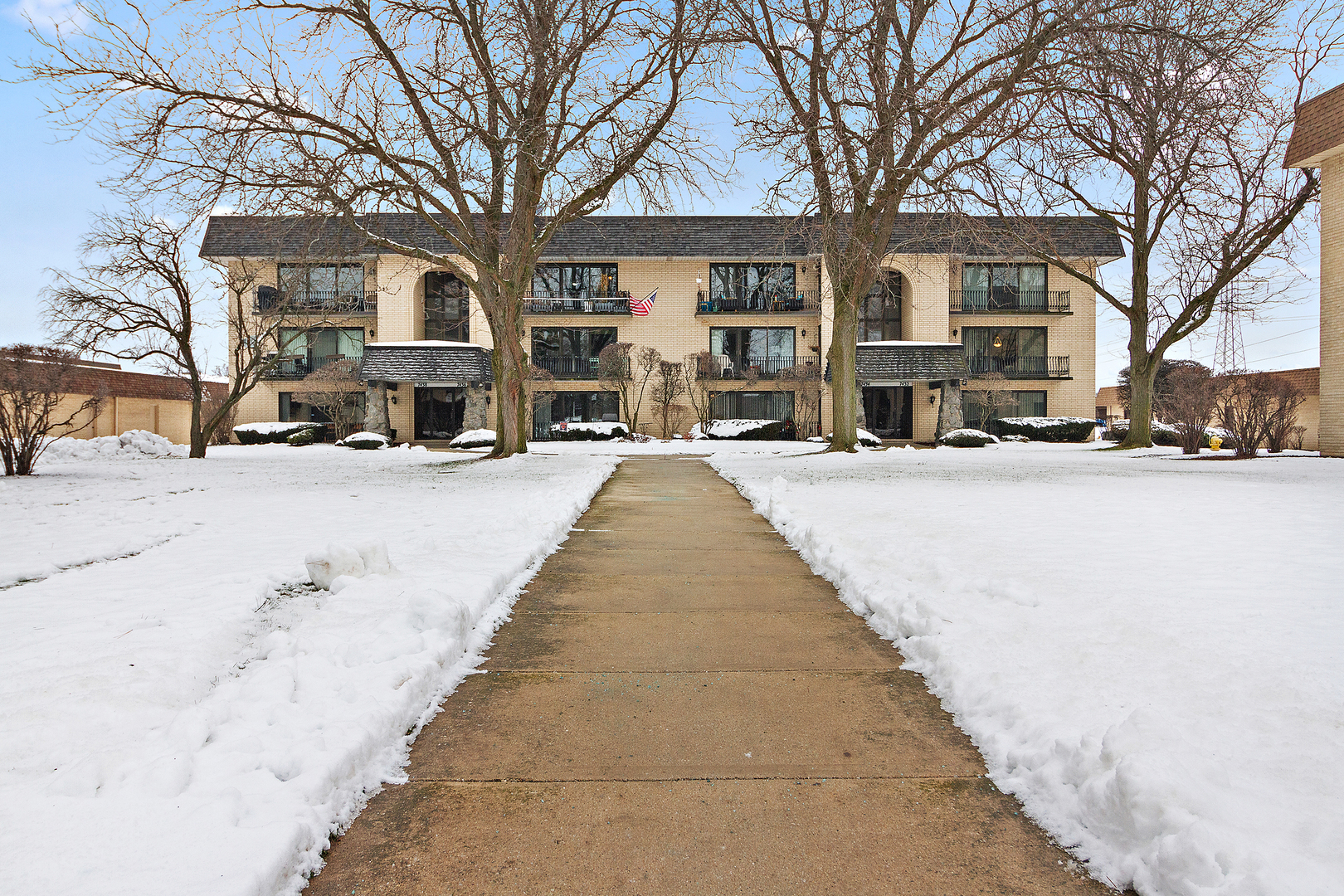 7436 W 153rd Street Unit: 3