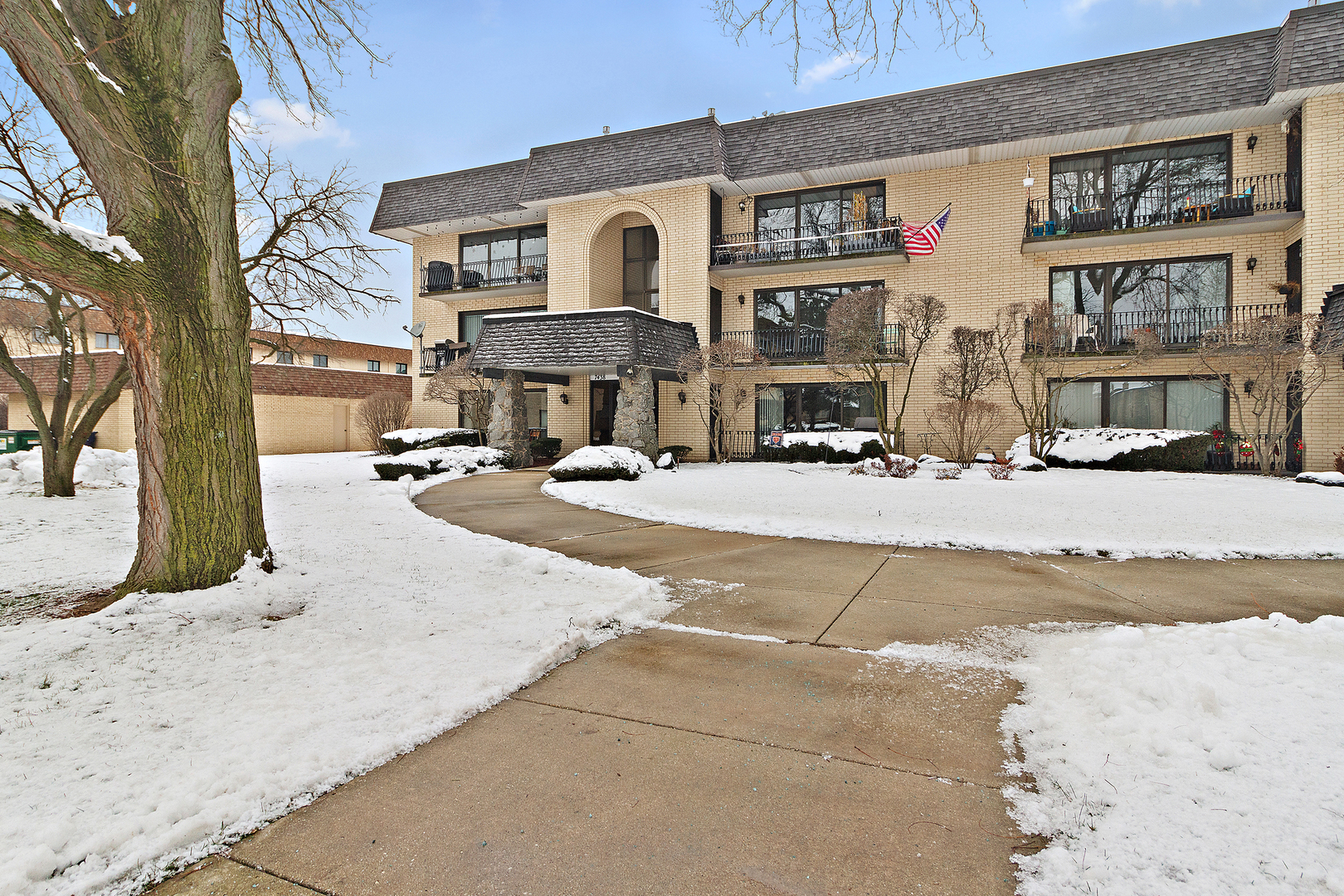 7436 W 153rd Street Unit: 3