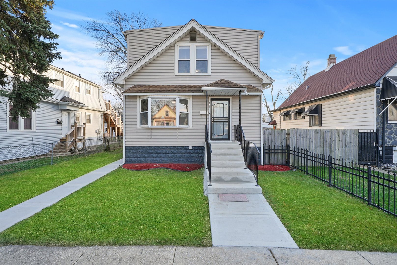 521 W 103rd Place
