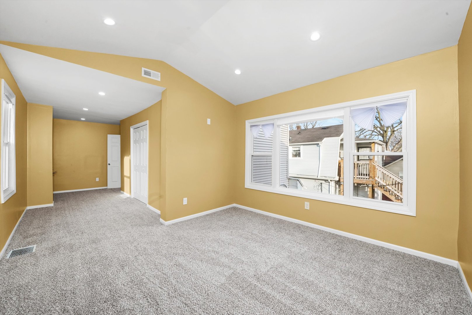 521 W 103rd Place