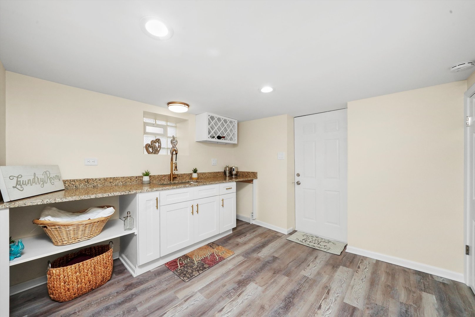 521 W 103rd Place