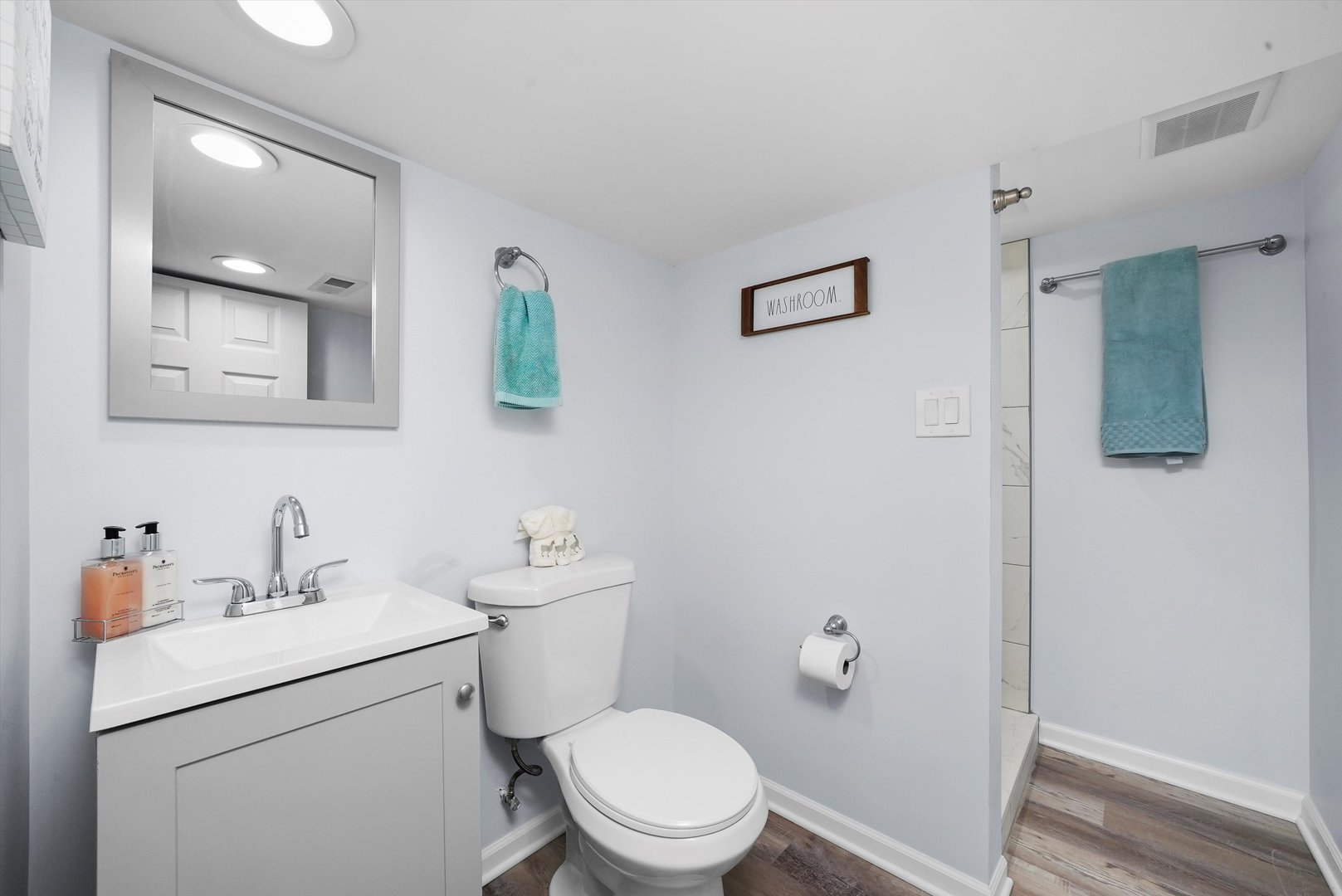 521 W 103rd Place