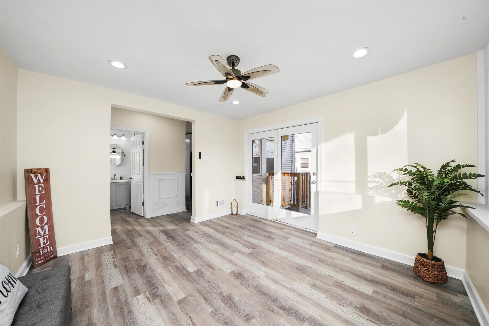521 W 103rd Place