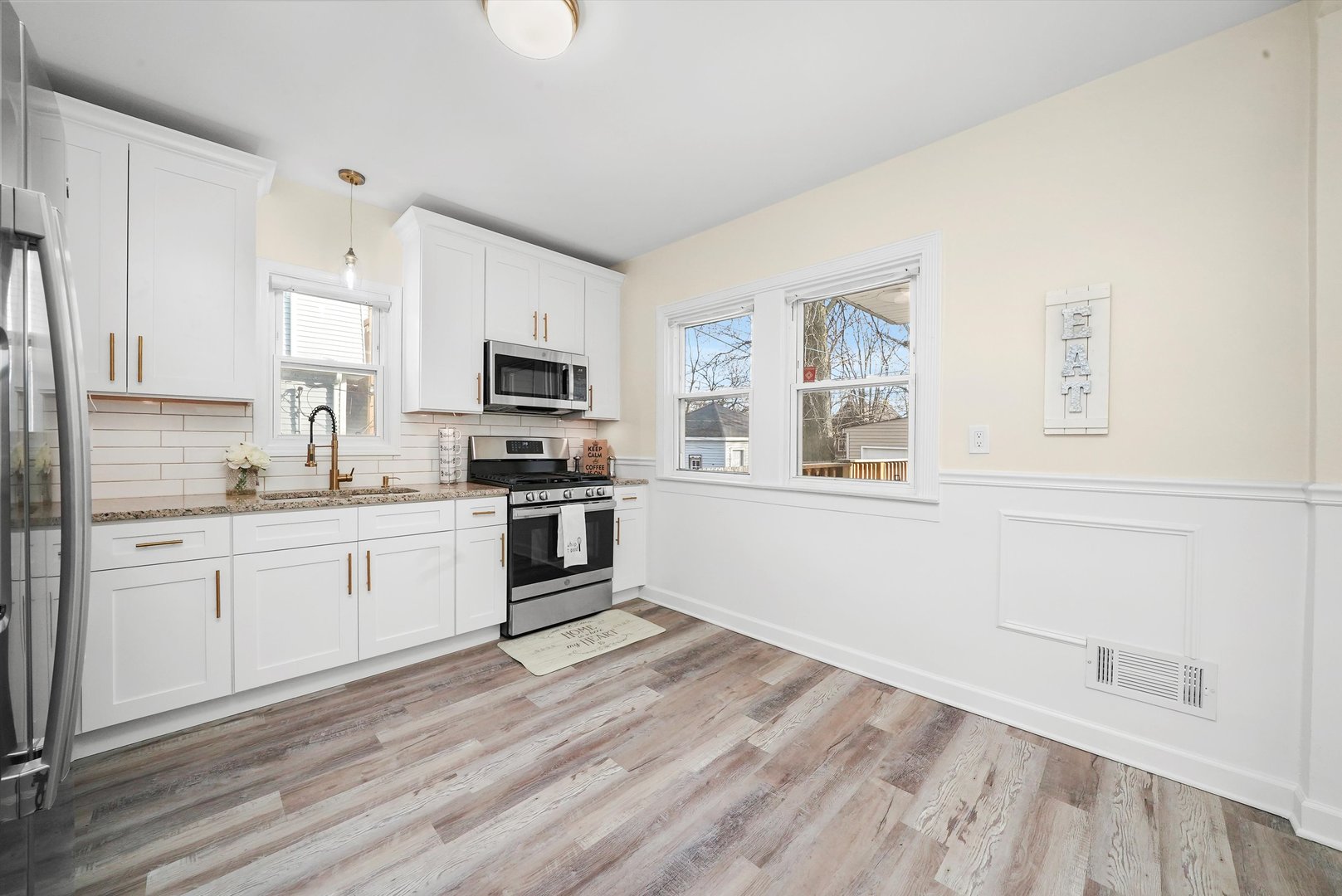 521 W 103rd Place