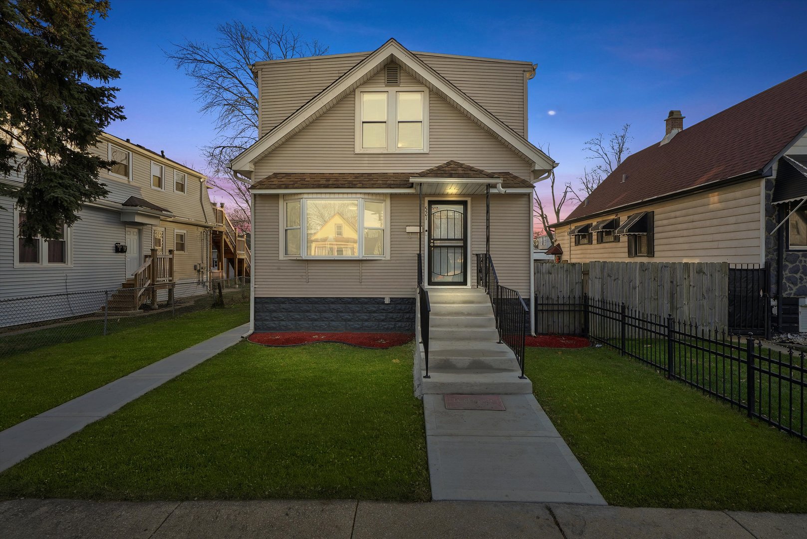 521 W 103rd Place