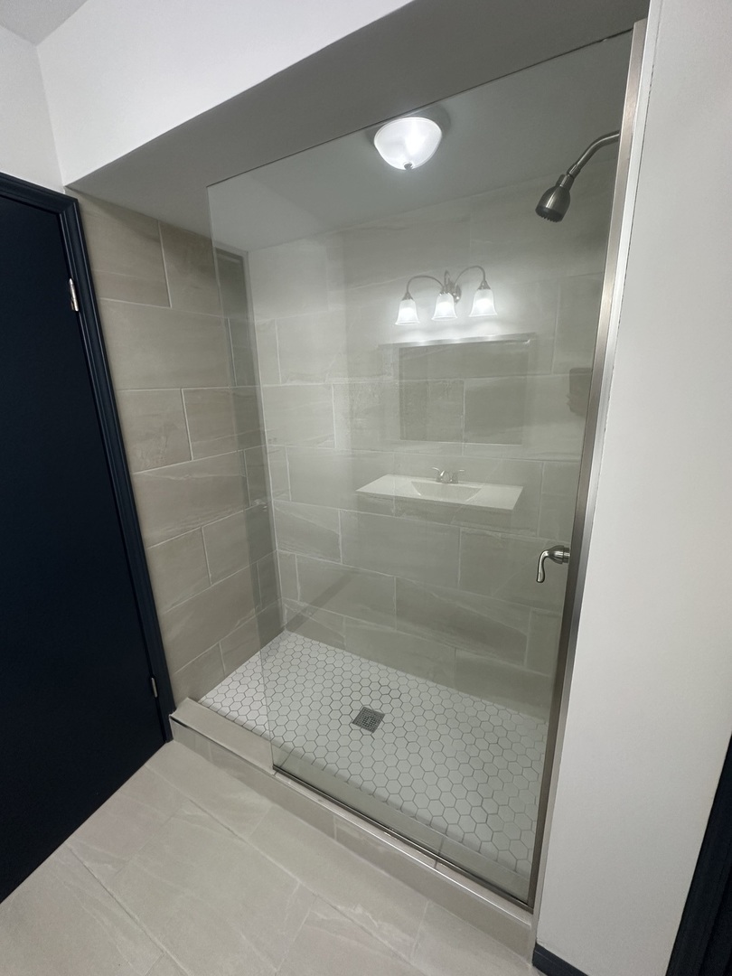 4460 S Archer Avenue Unit: 2C