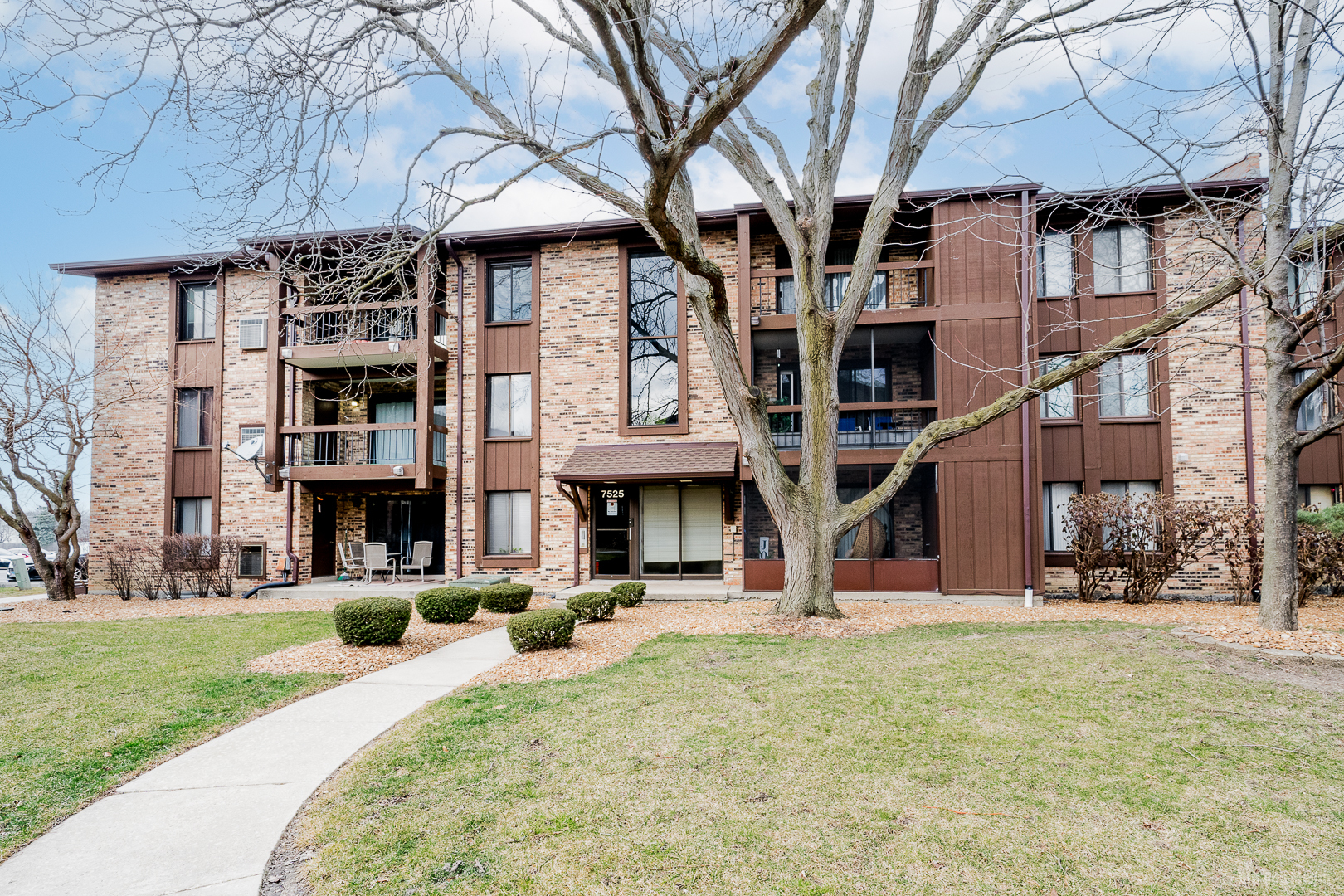 7525 W 175th Street Unit: 823
