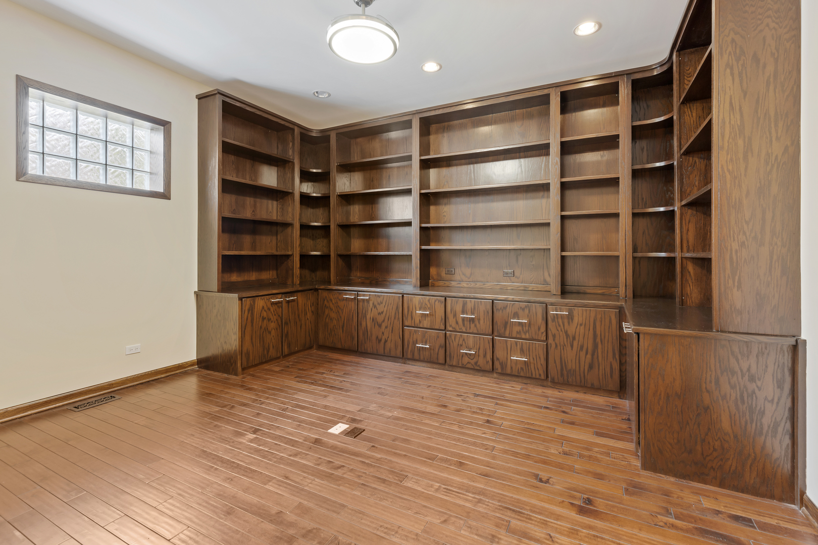 1002 S Butternut Circle