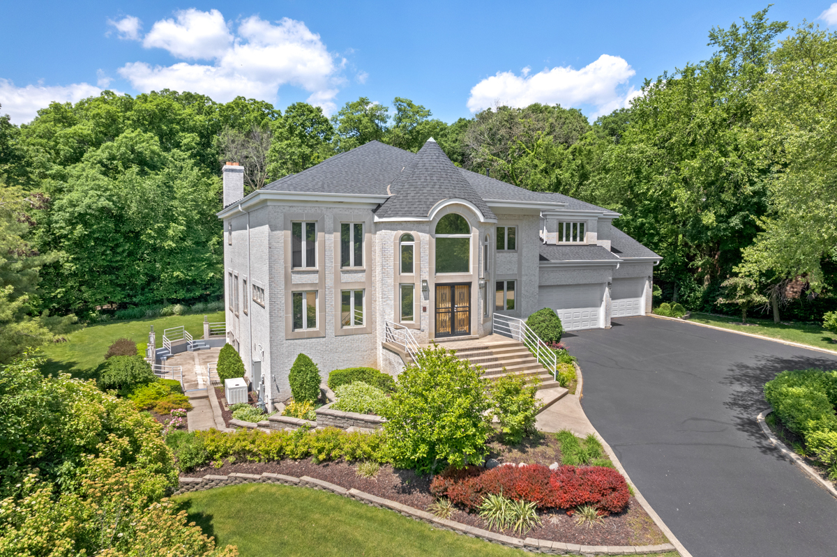 1002 S Butternut Circle