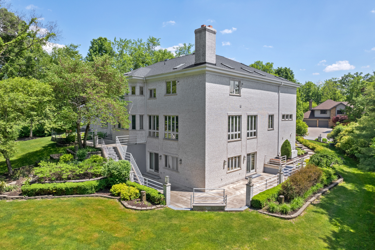 1002 S Butternut Circle