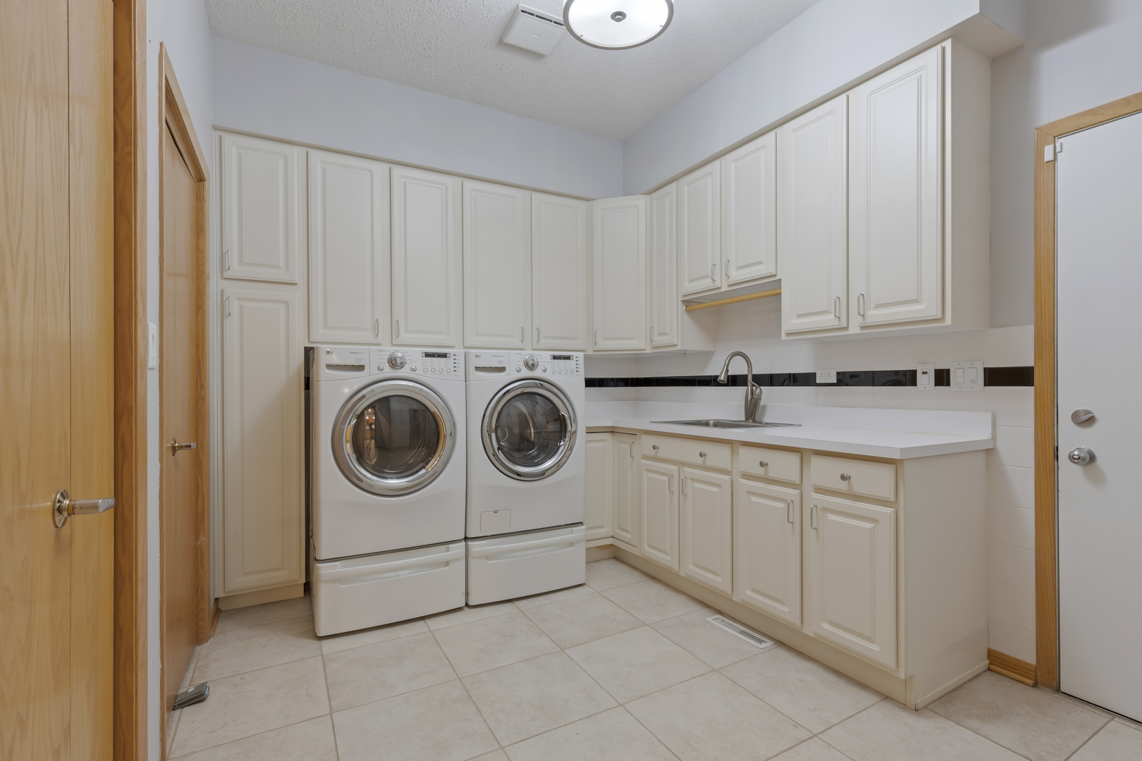 1002 S Butternut Circle