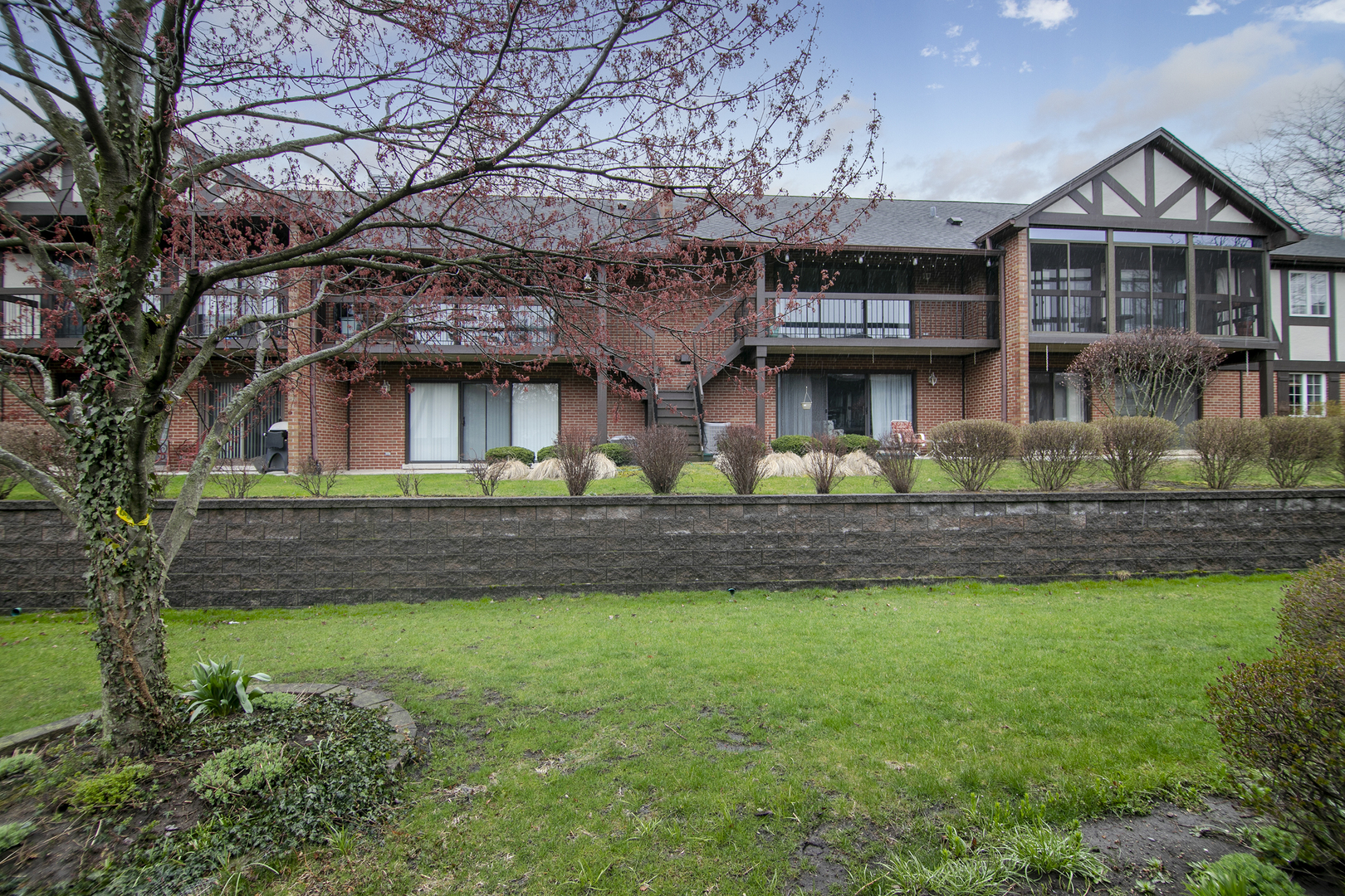242 Stanhope Drive Unit: D