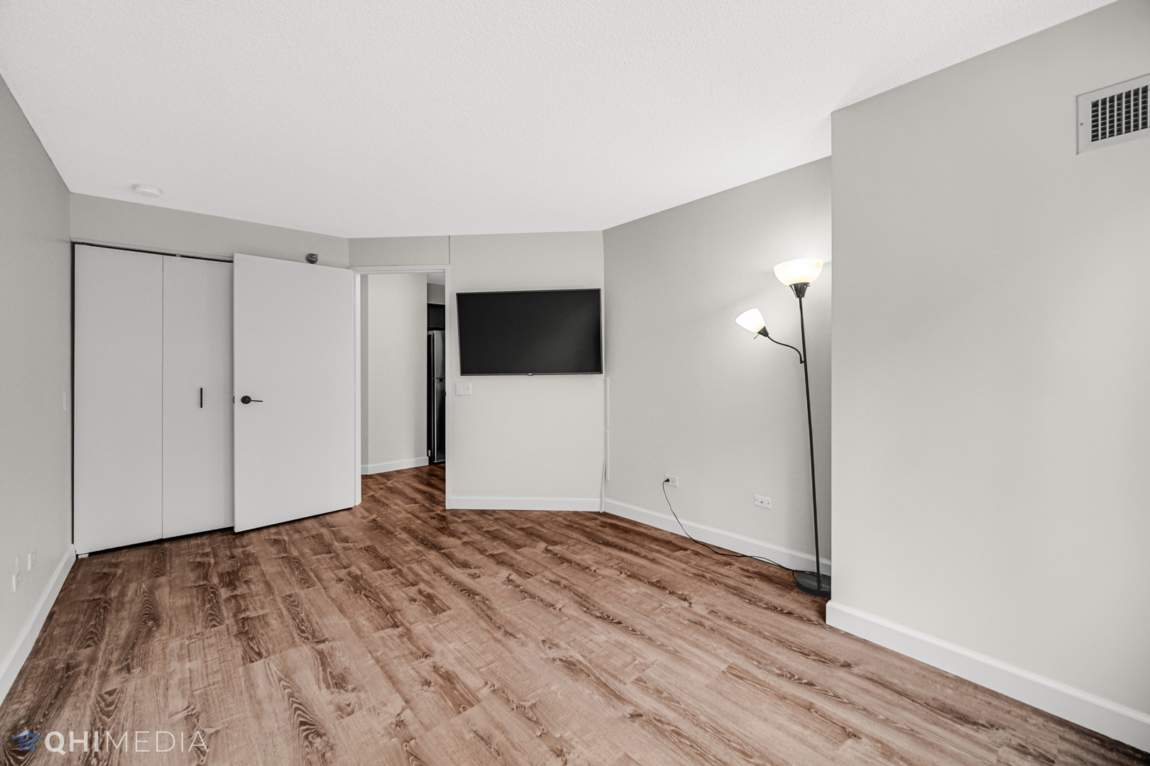 440 N Mcclurg Court Unit: 702