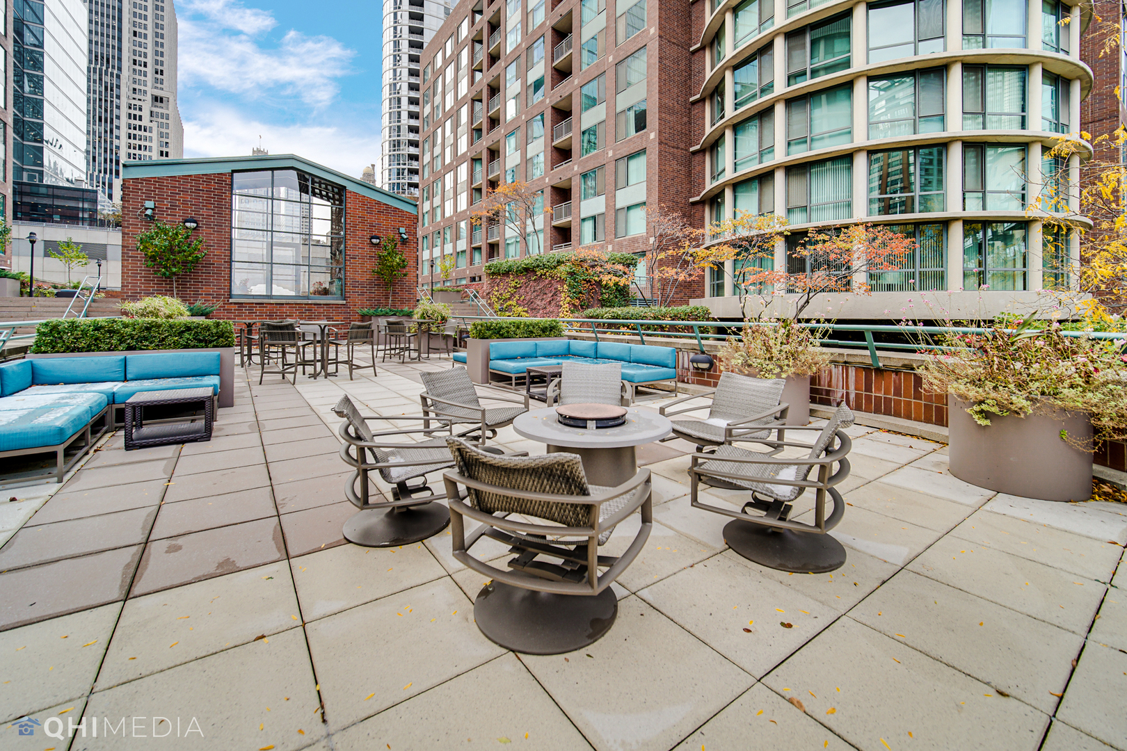 440 N Mcclurg Court Unit: 702