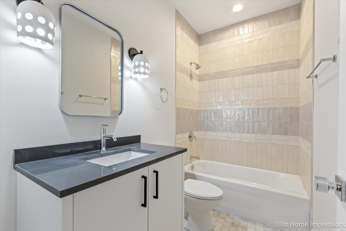 4317 S Indiana Avenue