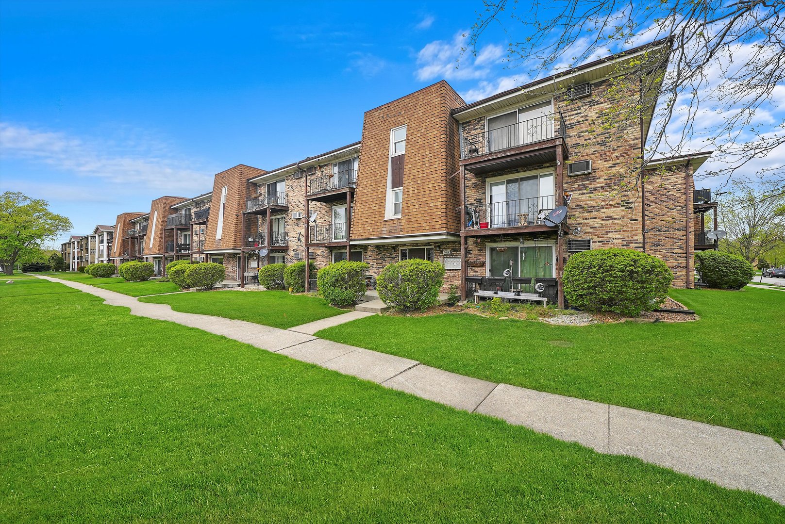 7104 99th Street Unit: 106