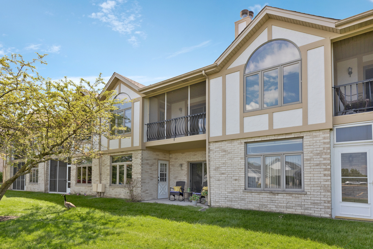 6402 Pine Cone Drive Unit: 4