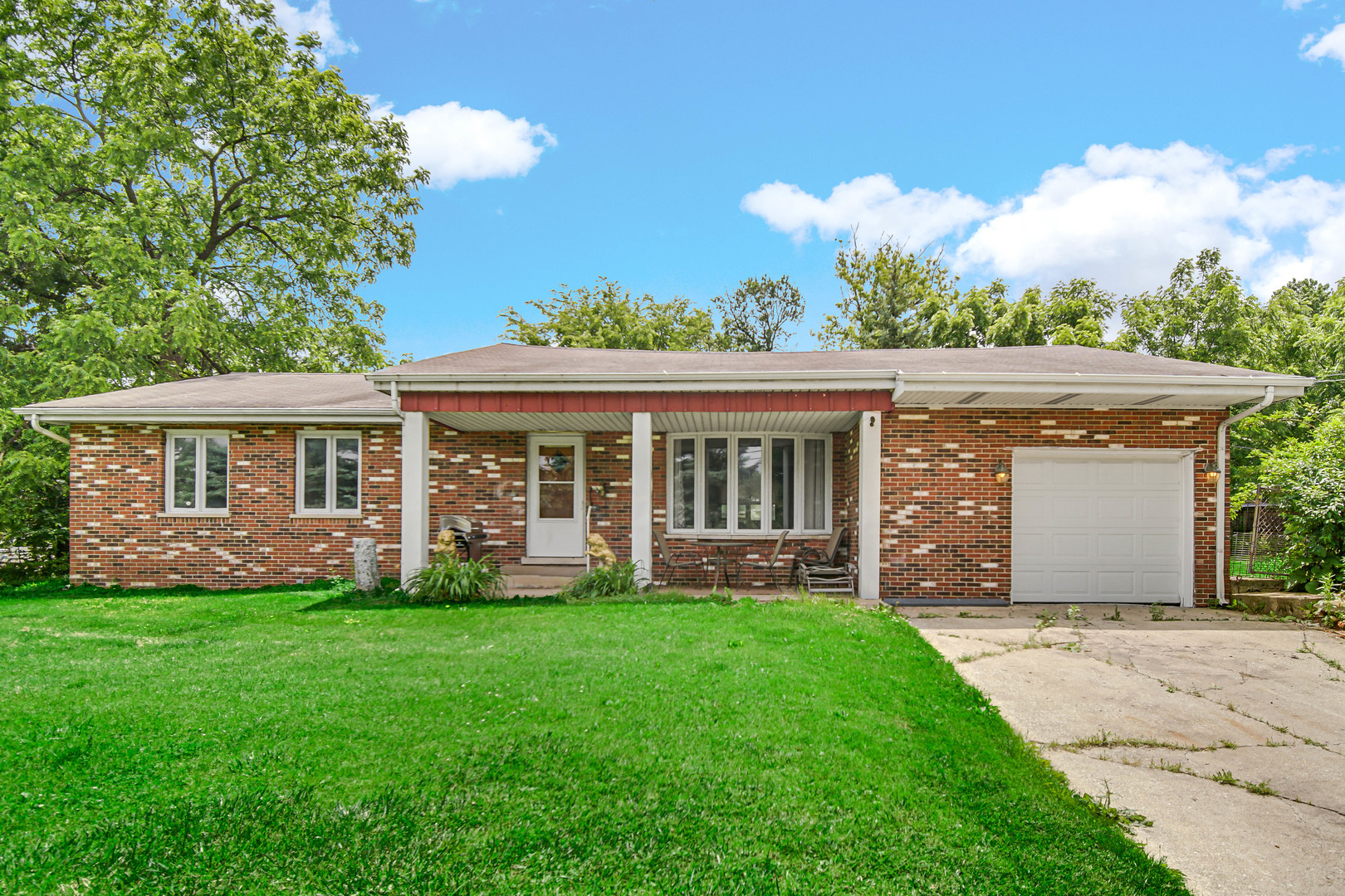 10S426 Ruth Drive