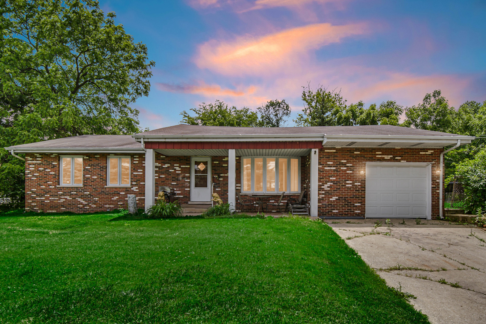 10S426 Ruth Drive
