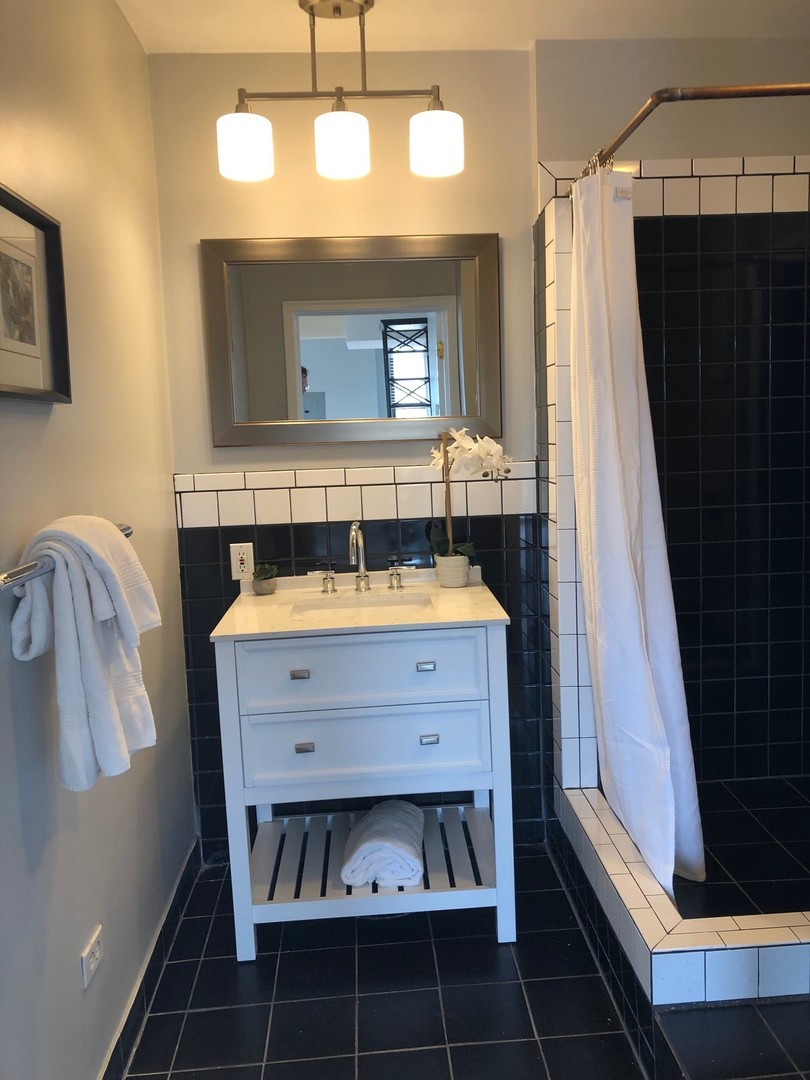 1500 W Division Street Unit: 3