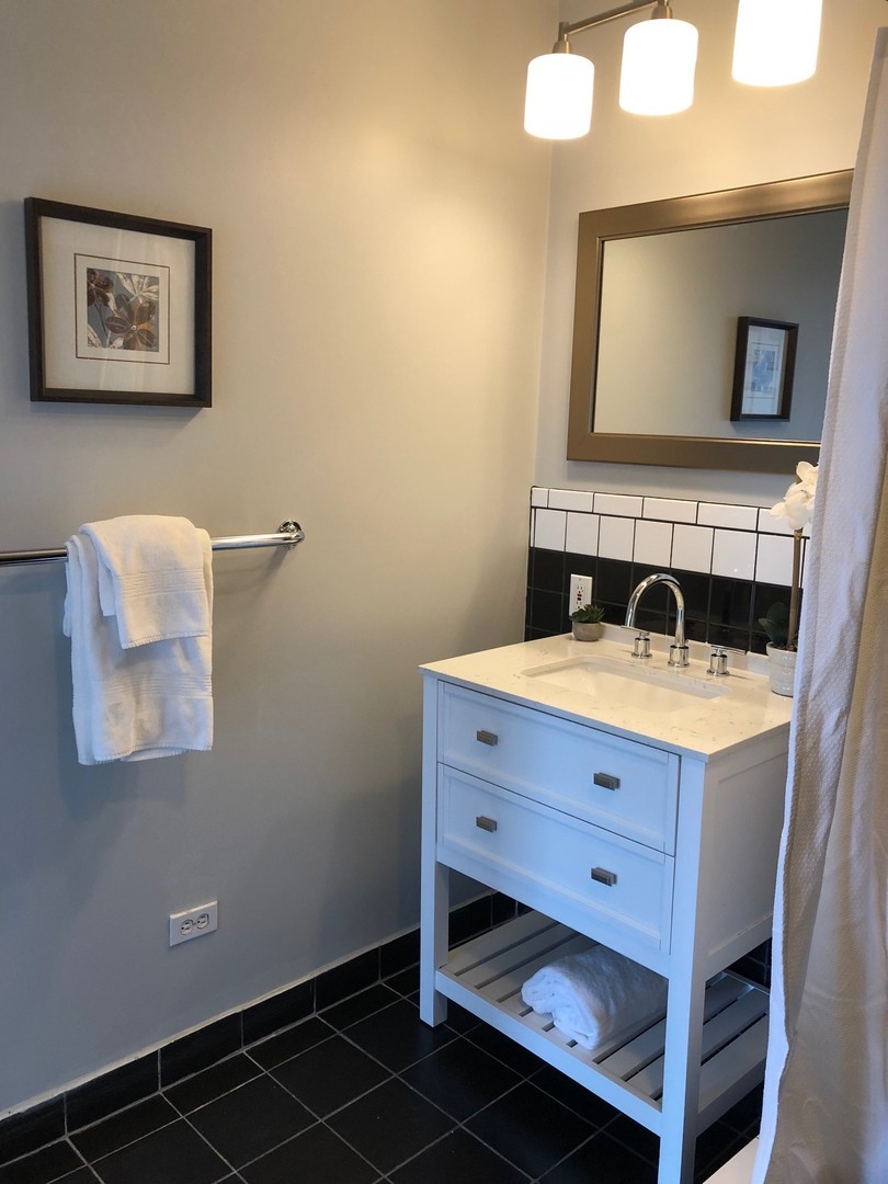 1500 W Division Street Unit: 3