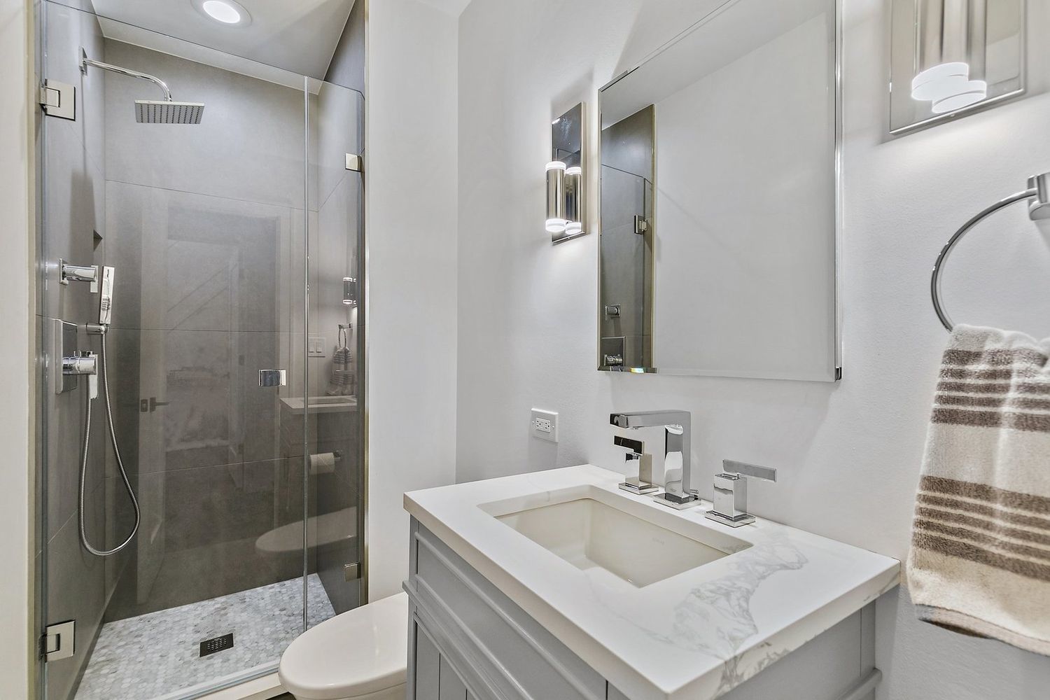 2646 N SEMINARY Avenue Unit: 3