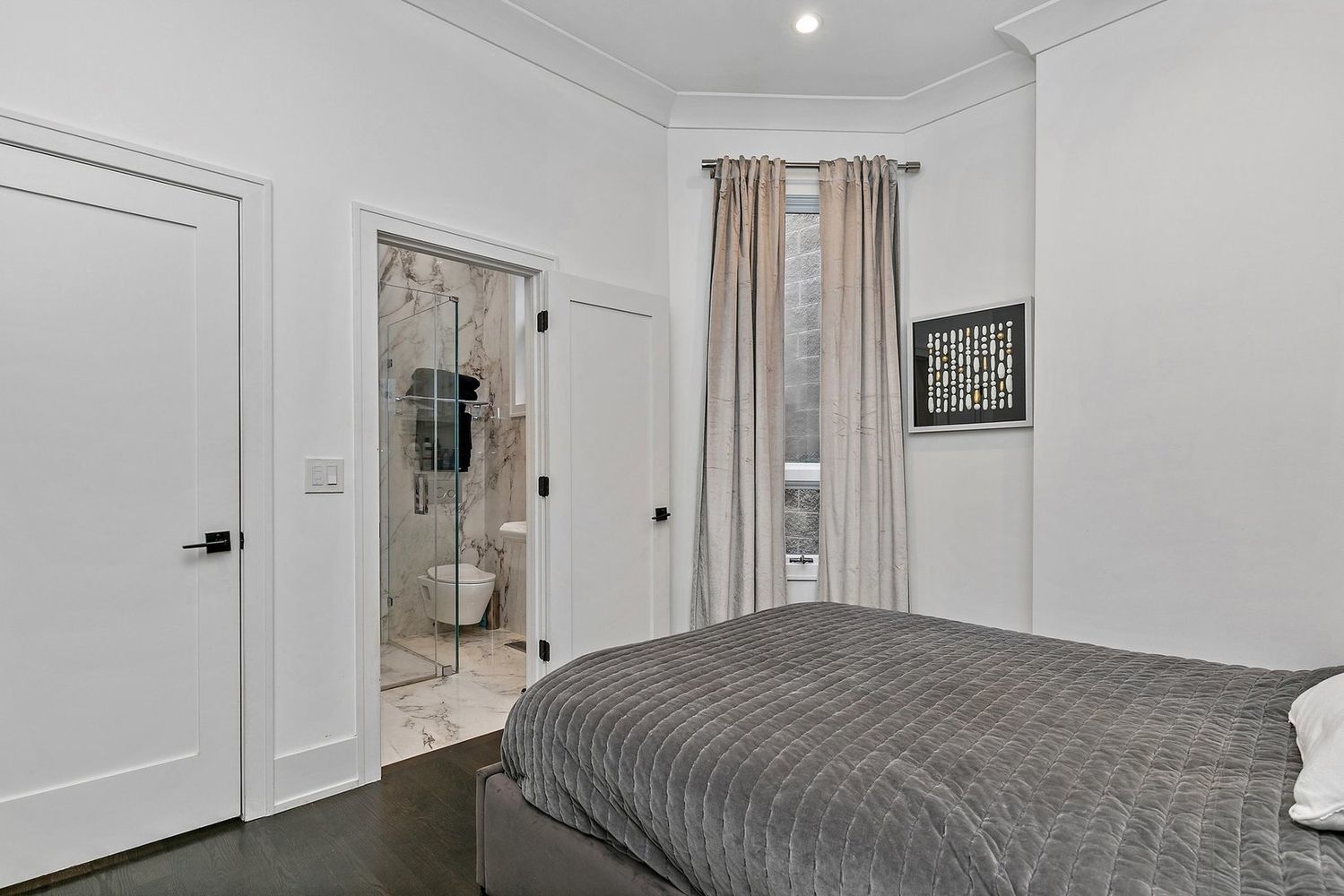 2646 N SEMINARY Avenue Unit: 3