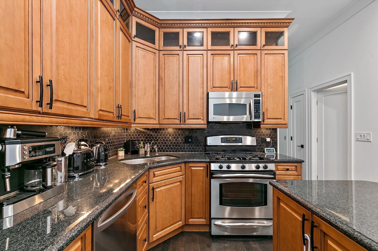 2646 N SEMINARY Avenue Unit: 3