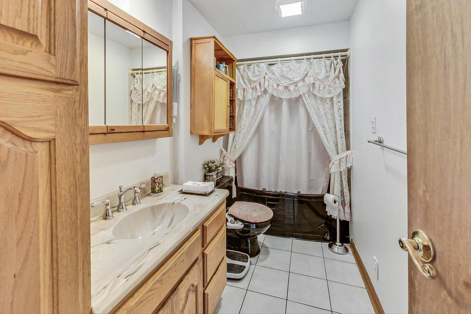 8914 W 170th Street