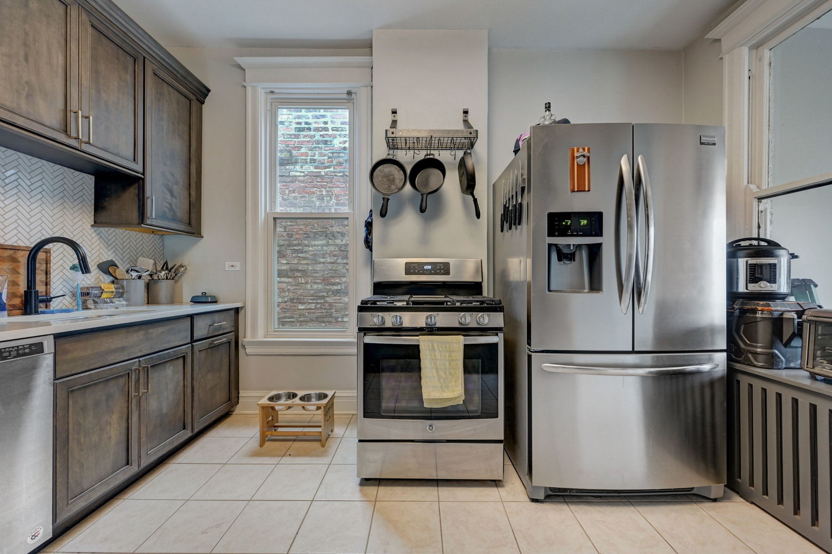 3655 N Hermitage Avenue