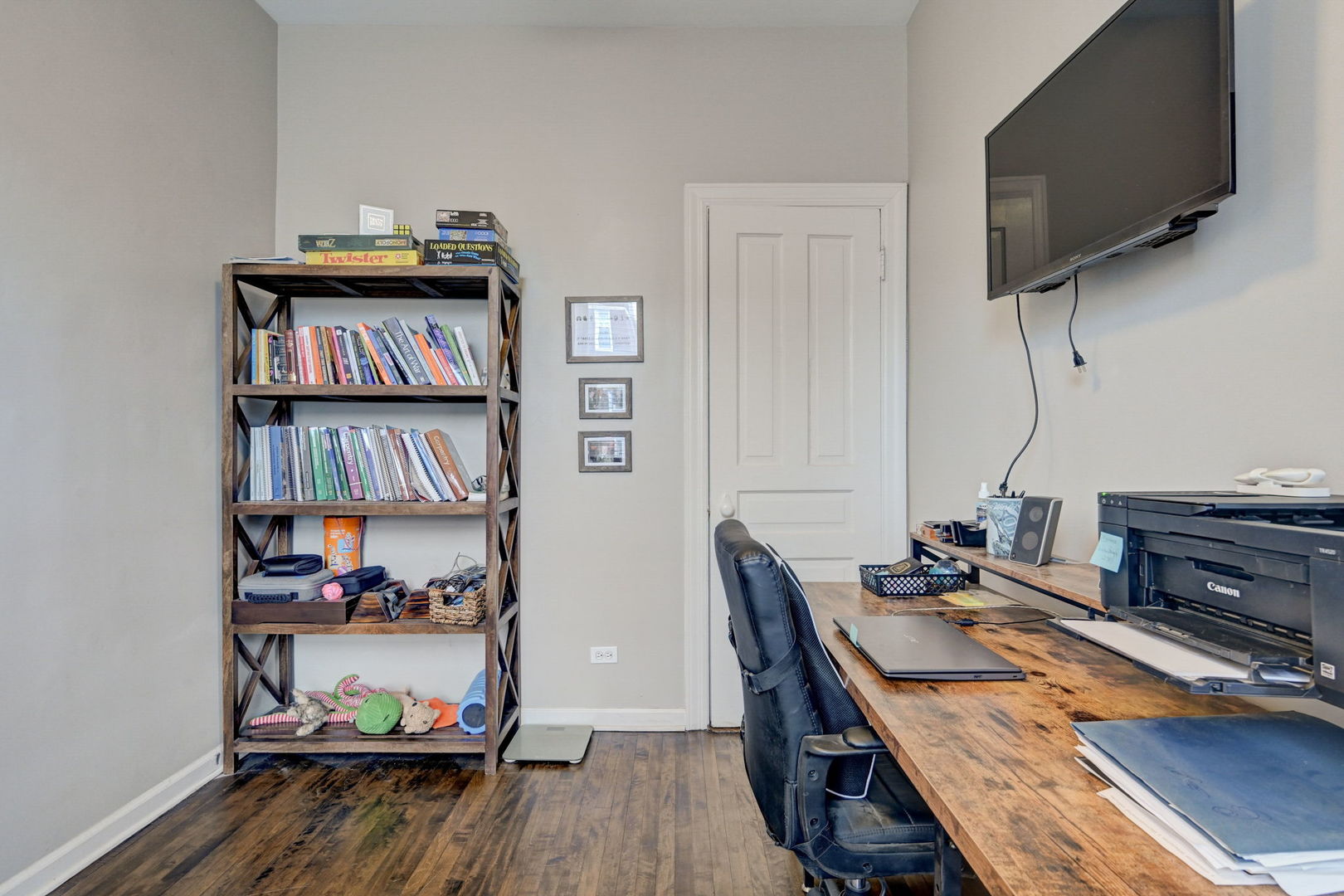 3655 N Hermitage Avenue