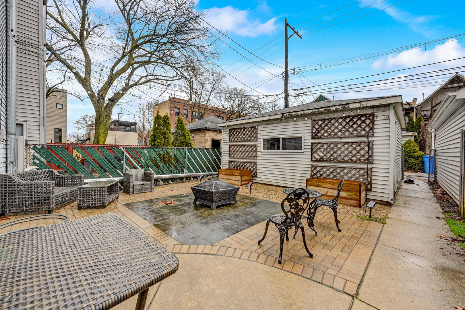 3655 N Hermitage Avenue