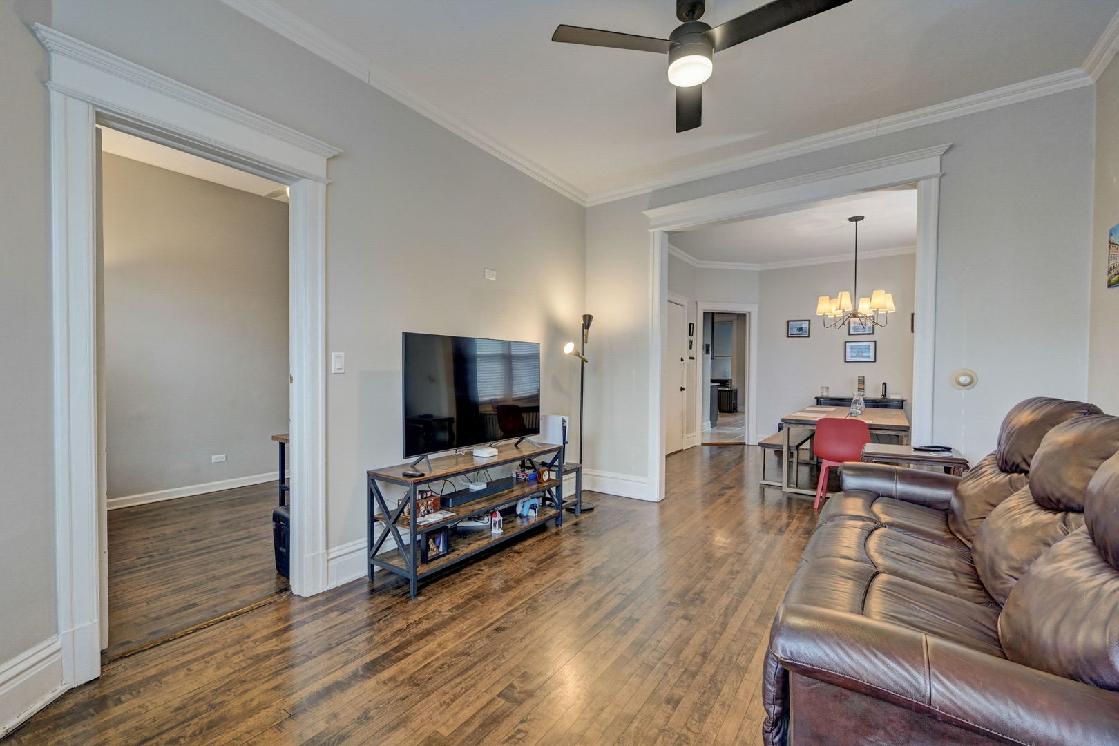 3655 N Hermitage Avenue