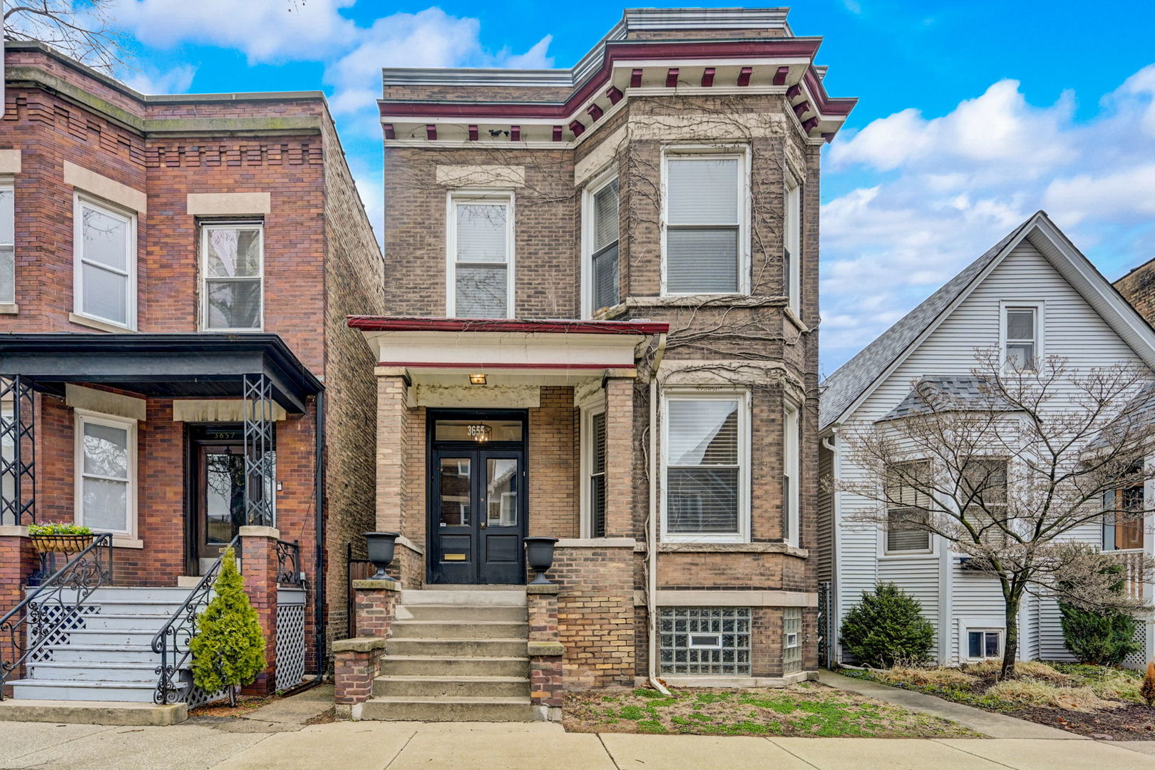3655 N Hermitage Avenue