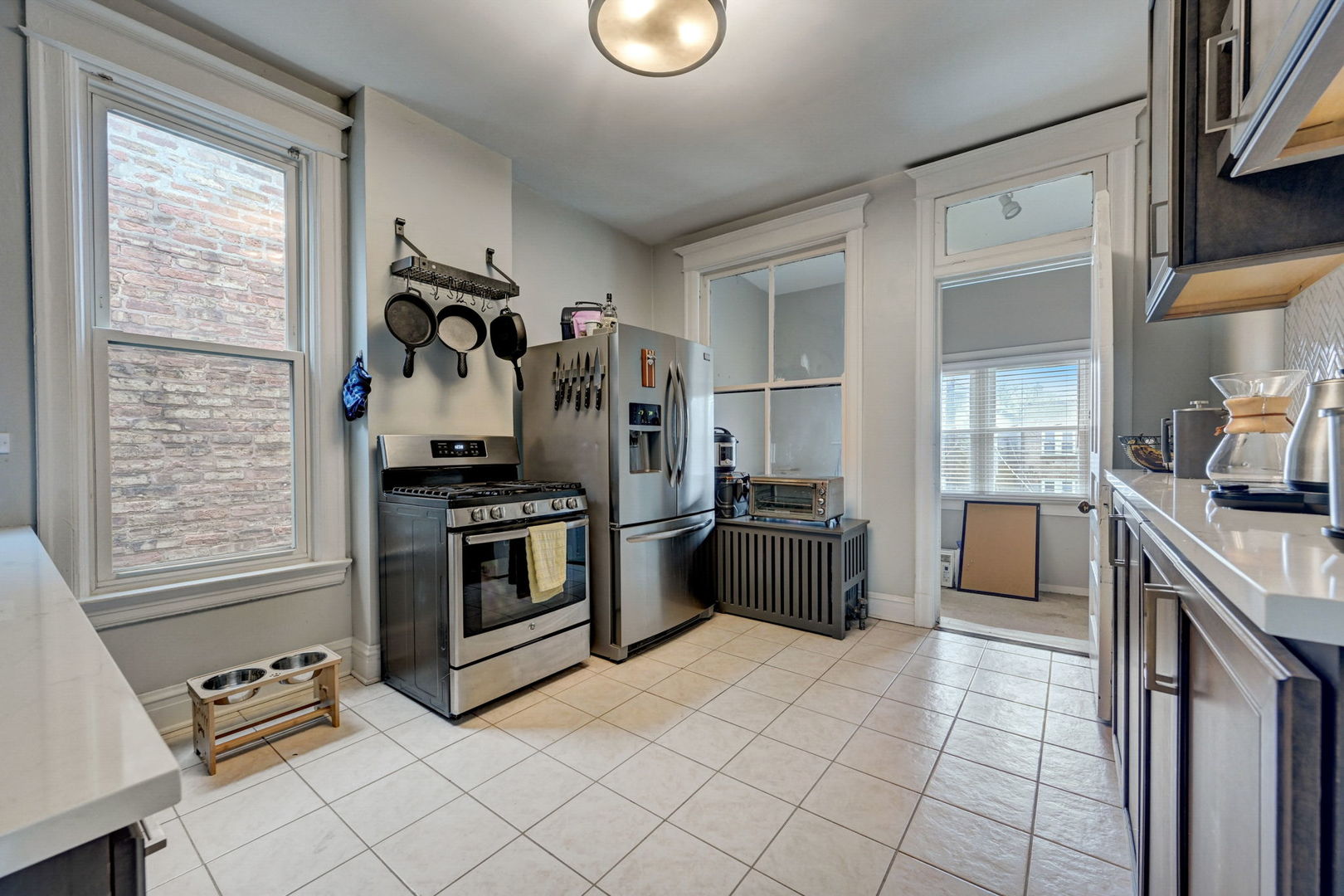 3655 N Hermitage Avenue