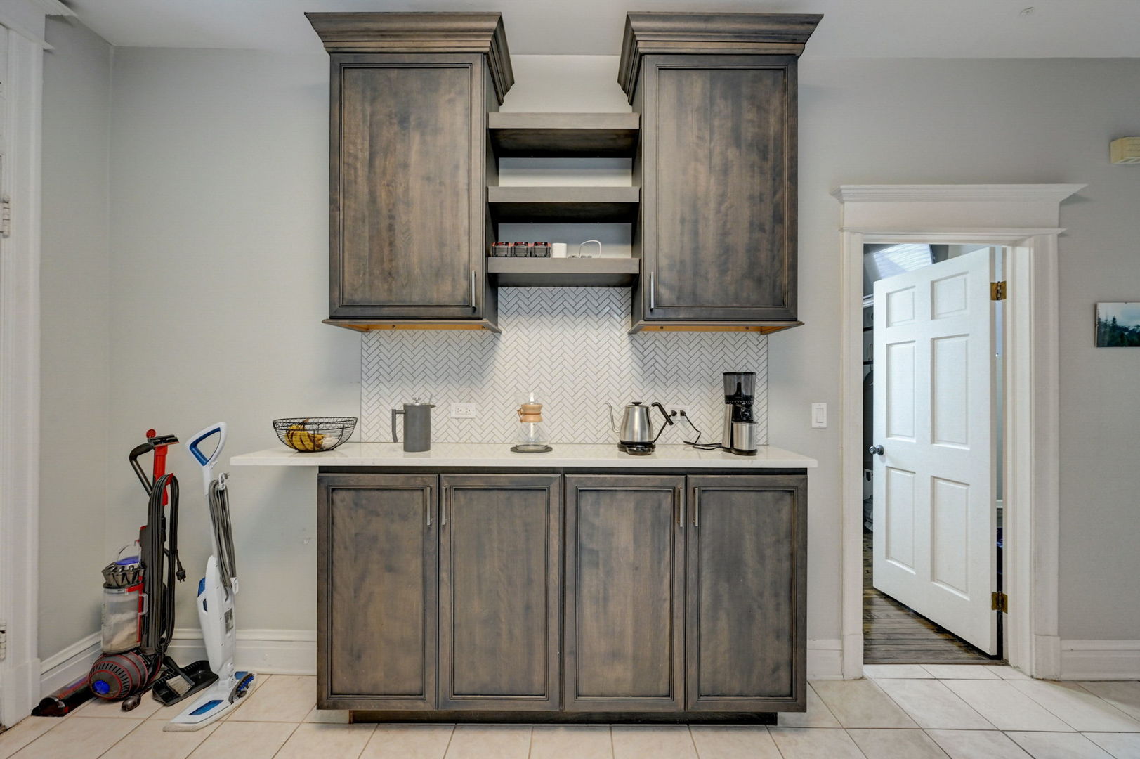 3655 N Hermitage Avenue