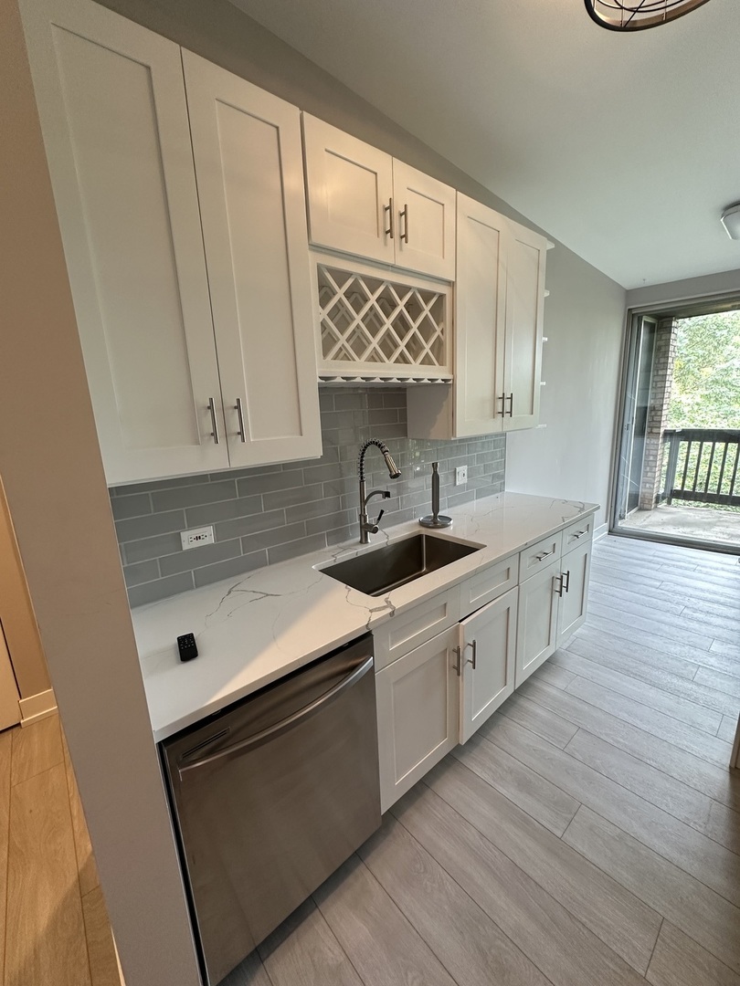 5700 Hillcrest Lane Unit: 3J
