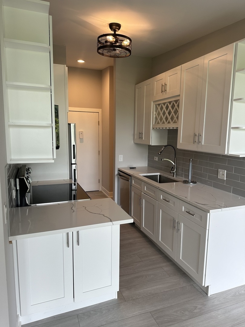 5700 Hillcrest Lane Unit: 3J