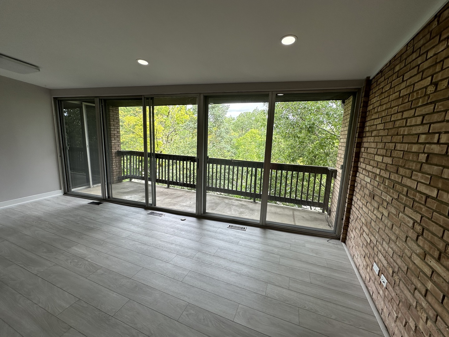 5700 Hillcrest Lane Unit: 3J