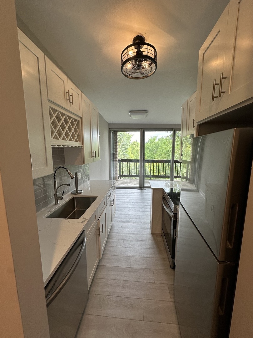 5700 Hillcrest Lane Unit: 3J